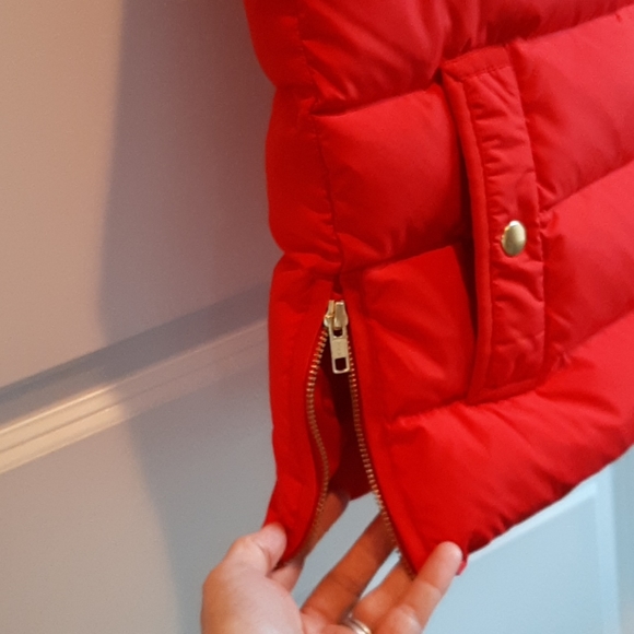 NWOT, Red JCrew Mountain Puffer Vest, SM - Picture 5 of 9